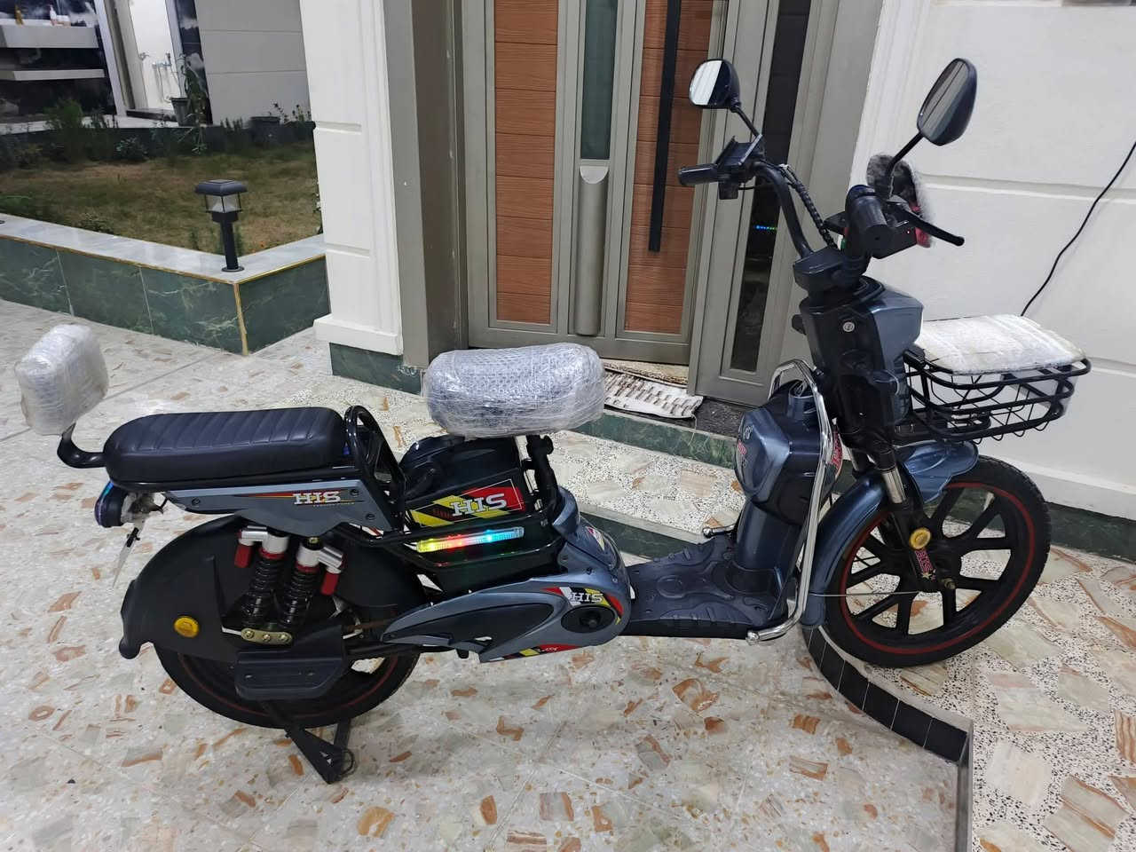 سلام عليكم للبيع دراجة شحن نضيفه 5بطاريات 60V
ملف 1500سرعه 99حقيقي سعر 400بيه مجال تواصل ***********
@إشارة @إشارة
