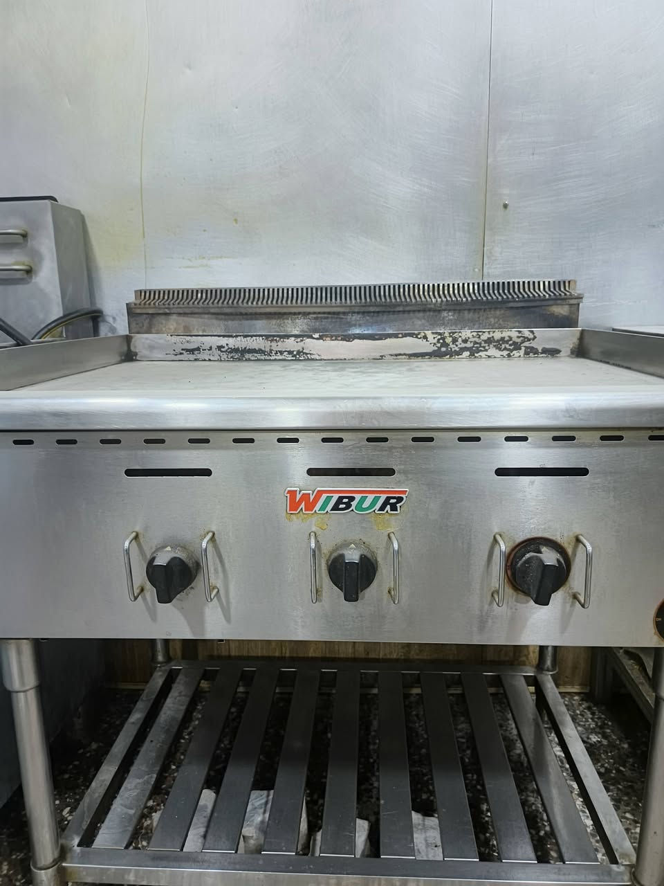 السلام عليكم كريل بركر للبيع ايطالي الاصلي وحاليا قليل موجود منه السعر قفل 500 الف الكرل نضيف جدا وشغال للاتصال ***********
