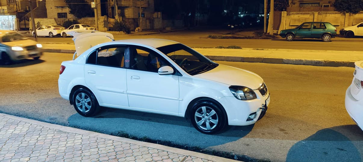 كيا ريو 2012 كوري
 دواخل . مكينة14  اثر صرف قليل كلش . دوشمة جديدة شاشة حديثة  داخل نضيف كلش سيارة ما تصرف عليها ربع . شرط التحويل سعر 105 وبيها مجال بسيط  

*********** 

اتصال فقط الرد
