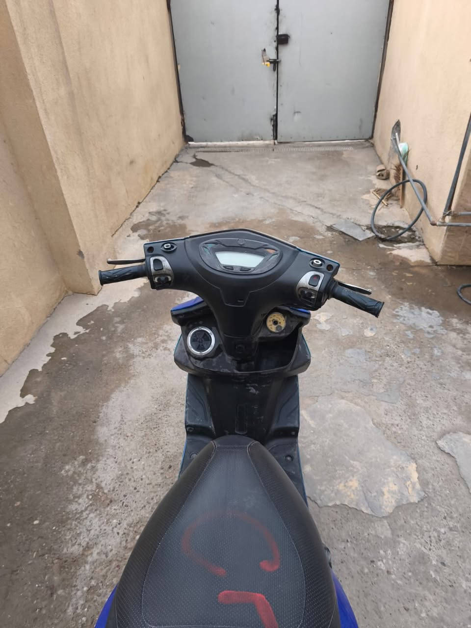 سلام عليكم جيتي ار للبيع ماصارله 2 شهر من نازله دراجه جديده لوك بحالت الوكاله مراوس عادي ب سكنس شمعه لد سعر خاص أو عل رقم ***********
