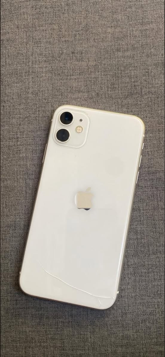 ايفون ١١ اخو الجديد 
بطاريه ٩٢
ذاكره ١٢٨
بغداد
***********
