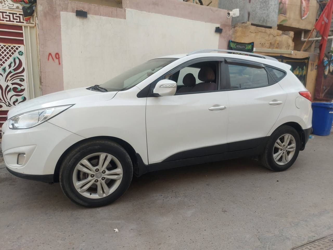 توسان ١٣  رقم بغداد بسمي
سياره نضيفه مكينة وتبريد خير من الله  ماشيه ٩٣ حقيقي 
السعر ١٤٥ $ خليجي   مكاني  بغداد 
***********
