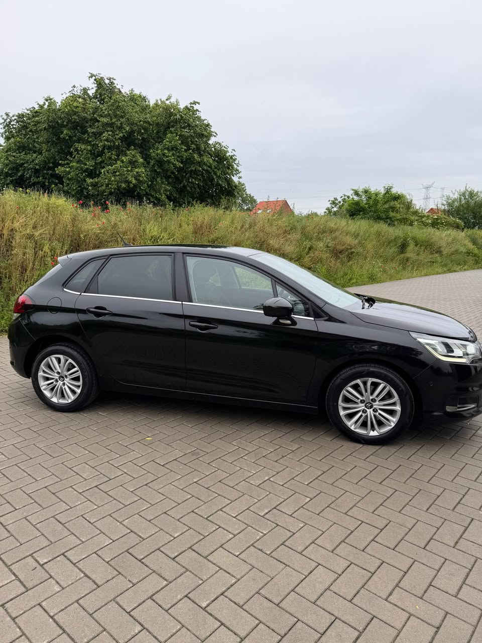 Te koop: Citroën C4 automaat 

Specificaties:

* Merk: Citroën
* Model: C4
* Bouwjaar: 2015
* Motor: 1.2 benzine
* Transmissie: Automaat
* Kilometerstand: 115.000 km

* Verkocht met keuring voor verkoop
* 1 jaar garantie inbegrepen
* Rijdt en schakelt goed
* Comfortabele en zuinige wagen

Voor meer informatie of een bezichtiging kunt u bellen naar +32 494 62 67 08.

Prijs: €6000

Neem gerust contact op voor meer informatie of een afspraak. Laakdal, VLG


**إذا كنت صاحب هذا الإعلان وتريد حذفه لأي سبب، رجاءا أرسل رسالة إلى الدعم الفني**