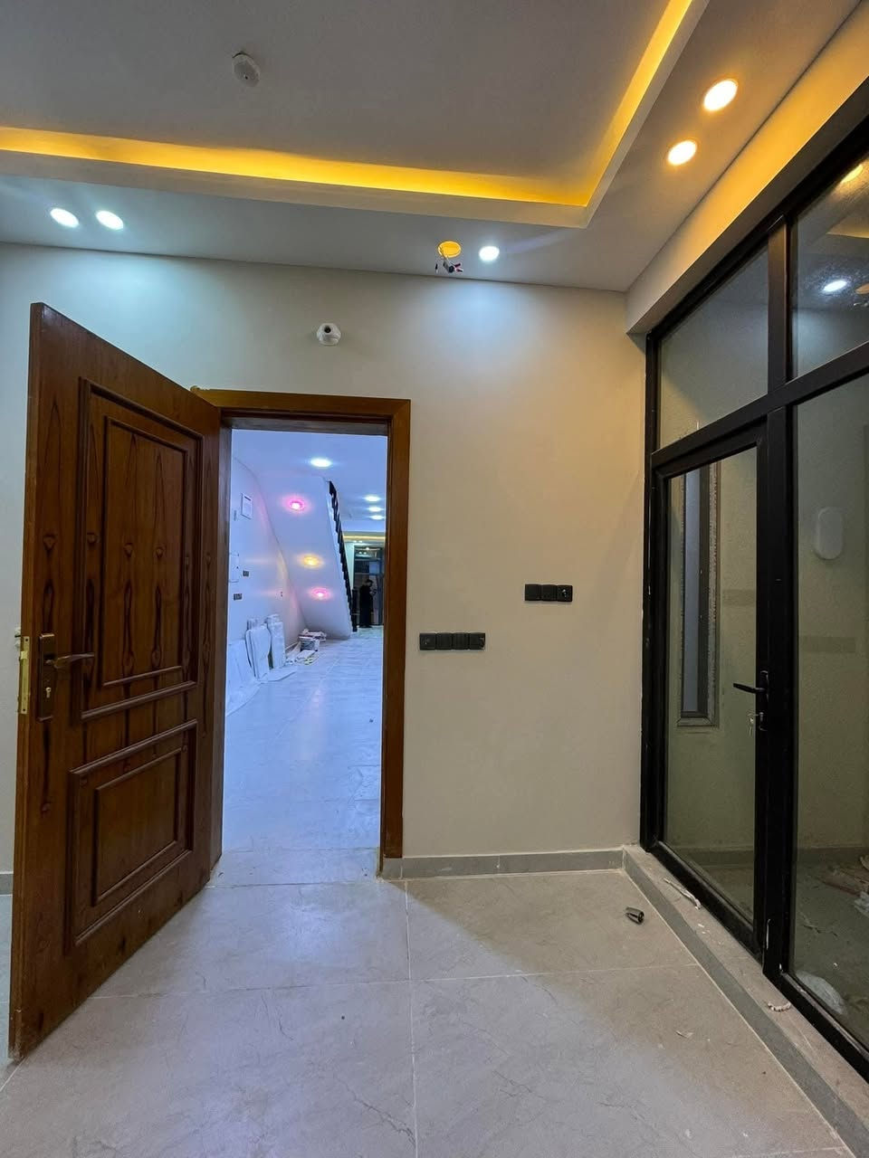 سلام عليكم اشتغل كافه لاصباغ وديكورات وسحب لمعجون وسقف ثانوي ***********
