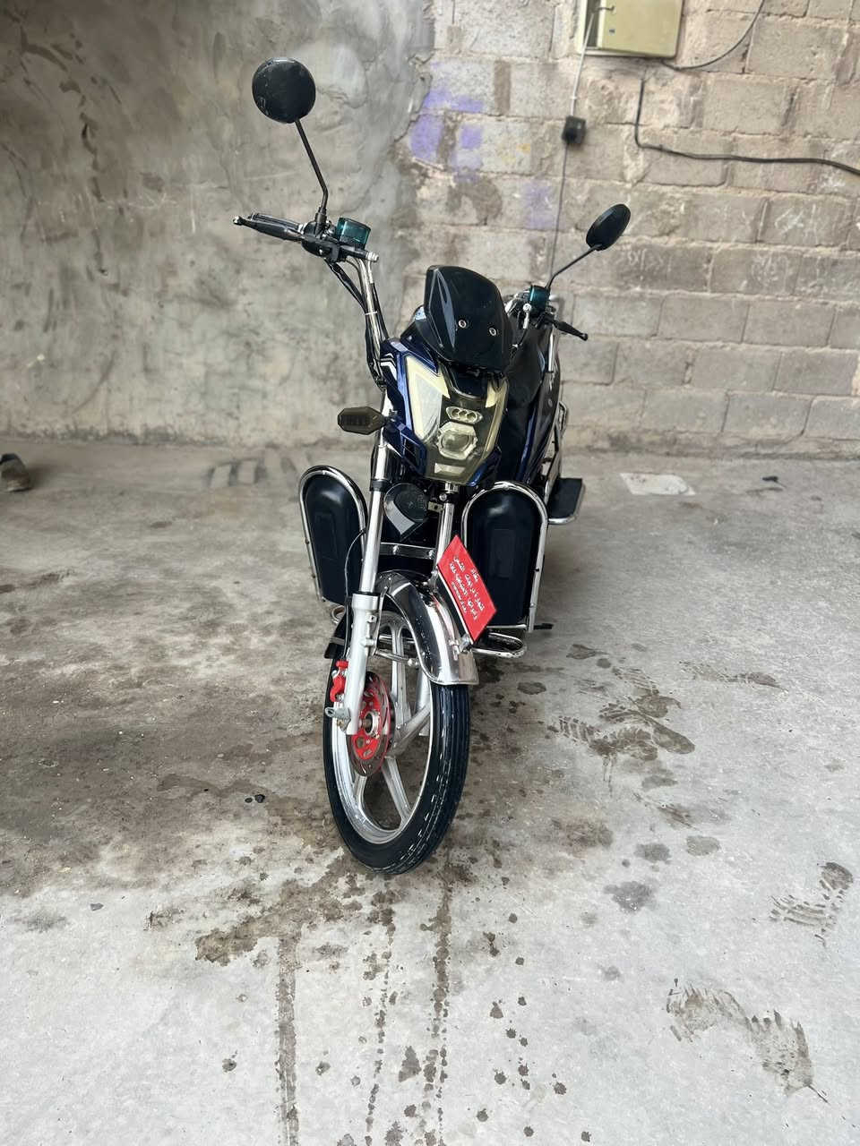 الموطور نضيف وكلشبي شغال مكان فلوجة سعرة 350 ووبي مجال قليل ابو 250 لتعلق ولا تراسل وهذة رقمي بي وتساب ***********
