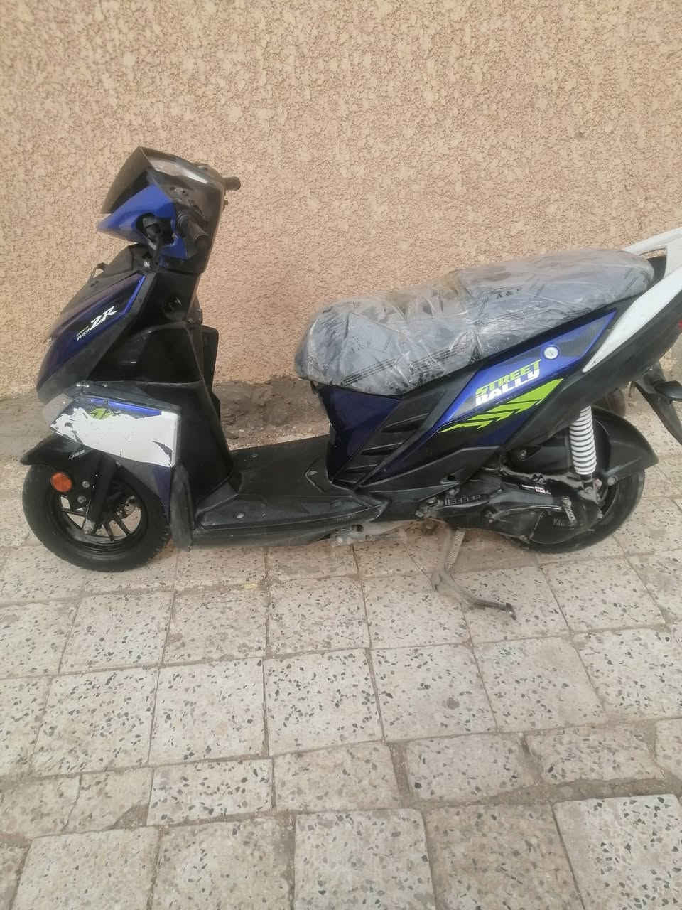 دراجه موديل 19 zr اليوم الصبح عطلت عندي وقفلت ماصلح
اله ابيع 
واضحه بالصوره الدراجه متوازي عليهه كلش

*********** هذه رقمي 
ابيع كومة حديد 
السعر 700 وبيهه مجال
