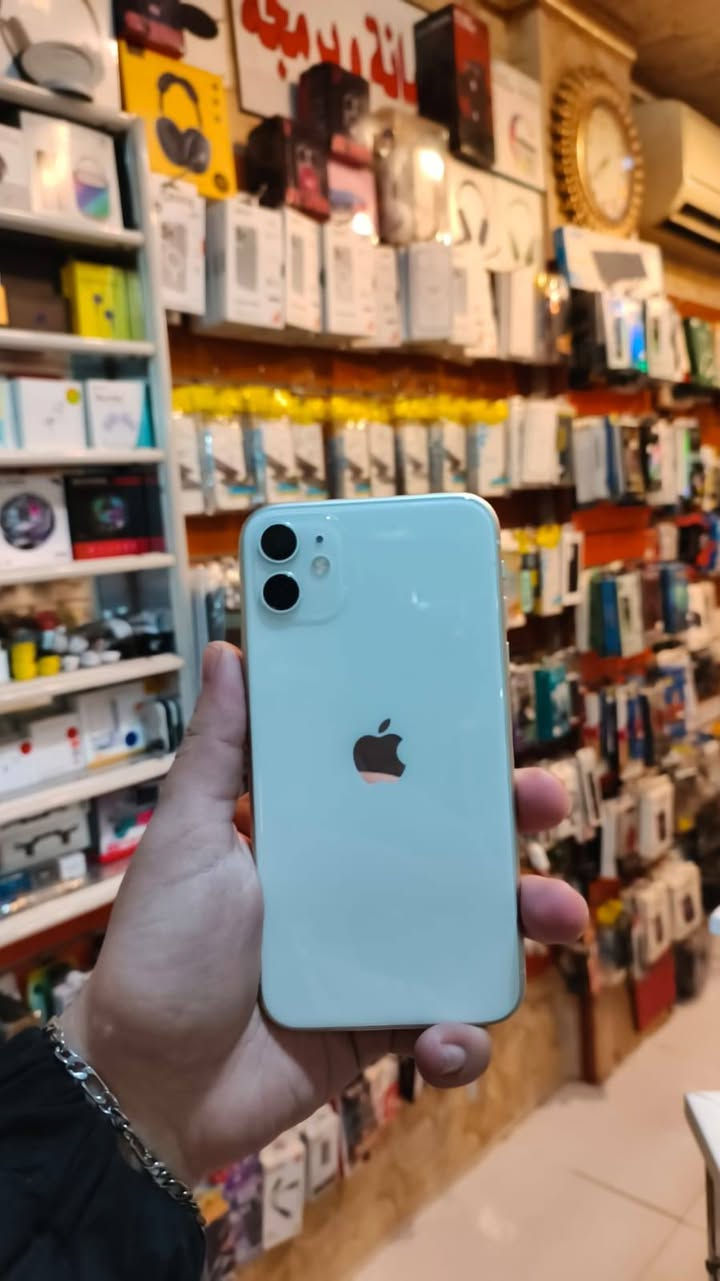 128 دبل سيم كل الجهاز بلادي بس بطاريه مبدل وفيس ايدي متوقف بسبب التحديث جهاز نضيف جدا ***********
