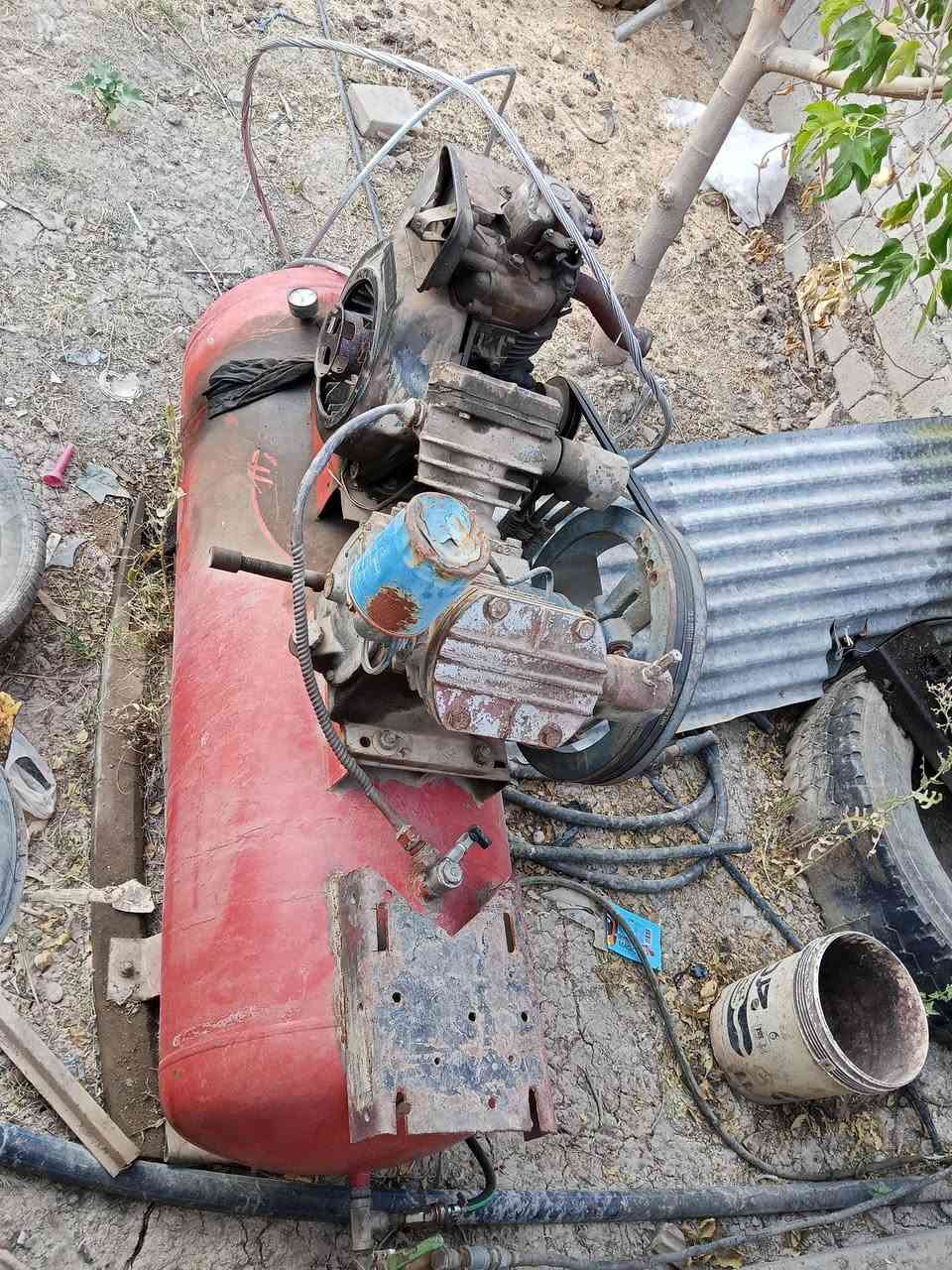 للبيع شرط شغال محرك كاز بدون كهرباء شرط اشغله مقطع فيدو حجم بطل 350 لتر نوع تركي مكان موصل سعر 500 الف او بيها مجال بس متروكه اشغله مقطع فيدو *********** وتساب
