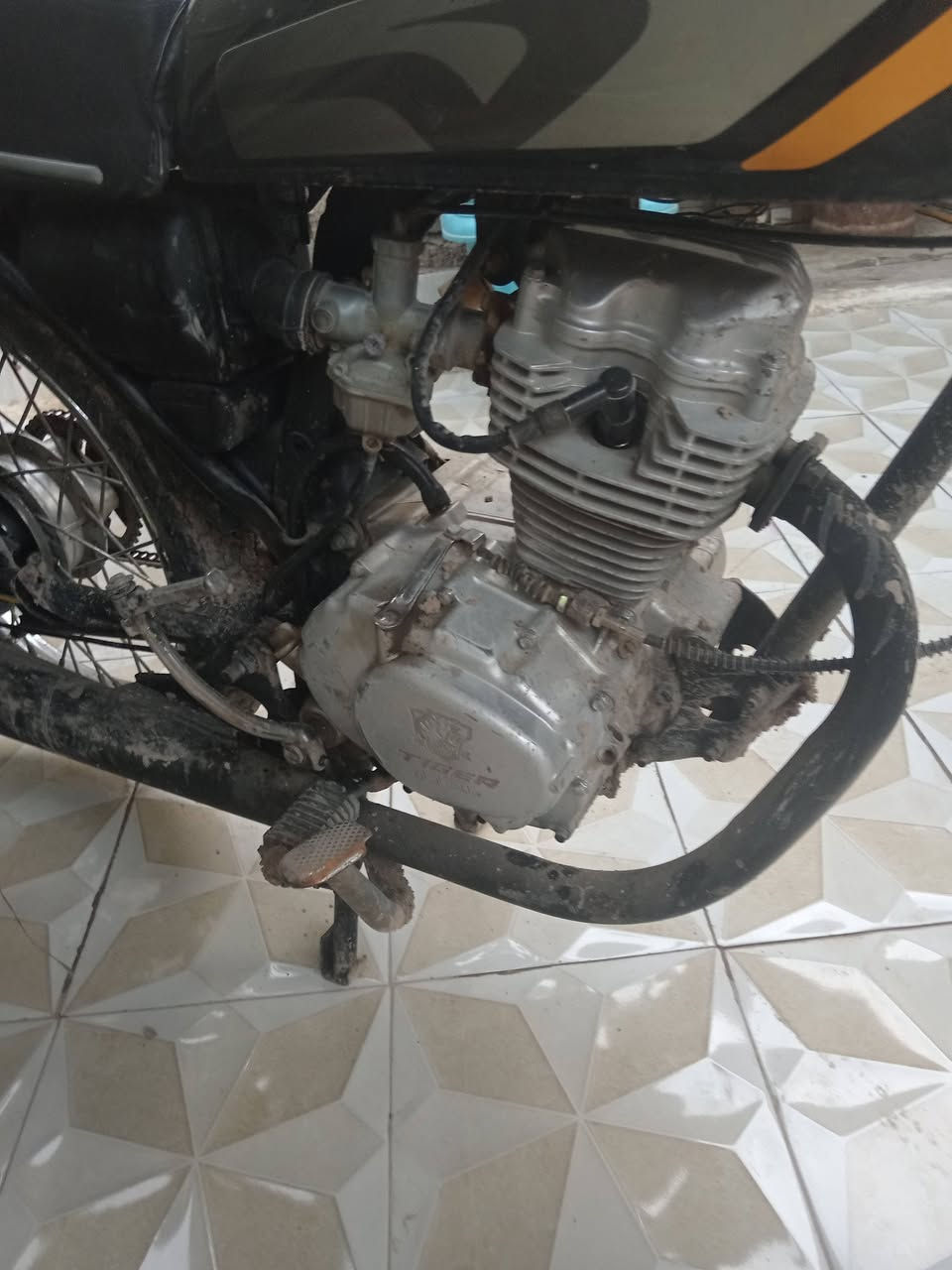 دراجه إيراني شاصي نامه اصلي محرك تايكر للبيع بدون اوراق الشراي يتصل مكاني الشيشان *********** السعر 325
