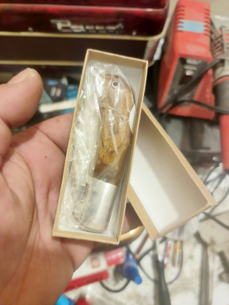 اكرديون للبيع مع هارمونيكا عنوان بغداد وهذا رقم الهاتف ***********
