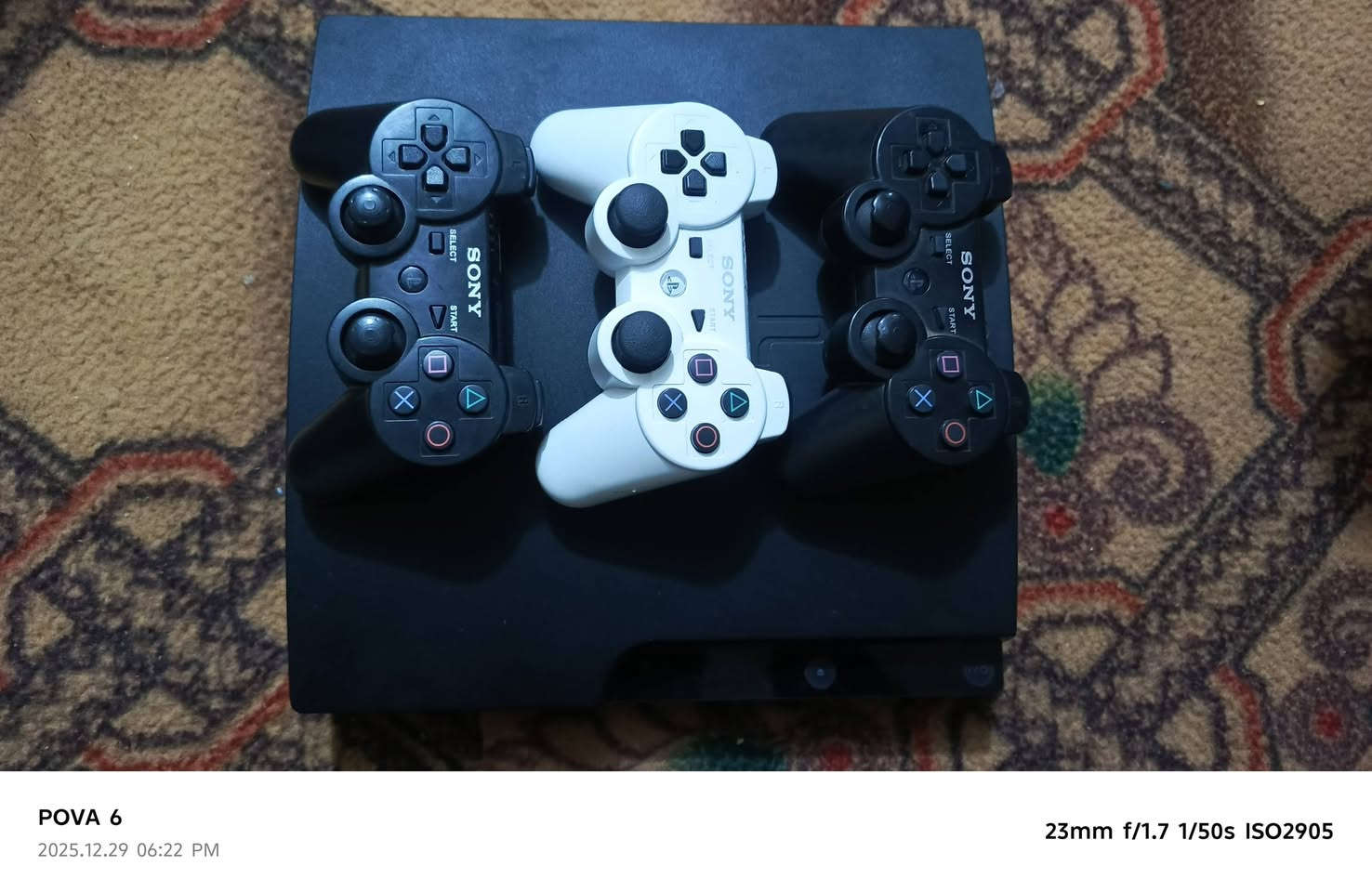 بلي 3 نصيف الله شاهد جوستك 3 وحده جديده و ثنين قديمات كلهن شغالات استعمال قليل مع هارد و بي 70 لعبه  كما موضح في الصور السعر 100 و بي مجال الاستفسار خاص واتساب ***********الموقع الحسينيه الراشديه خلف السوق الصغير❤🌹
