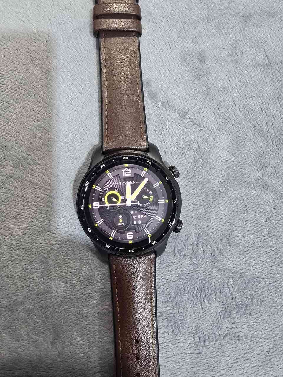 ساعة سمارت ticwatch pro 3 ultra
بيهه كل البرامج الرياضية ومراقبة الصحة 
وتستقبل اتصال من التلفون وتكدر تربطهه مع هواتف اندرويد والايفون
الساعة كلش جديدة (استخدام قليل والنظافة واضحة بالصور )  الجاد بالشراء يدخل خاص ما اجاوب تعليقات 
مكاني بغداد . السيدية ومتوفر توصيل لكافة المحافظات ...


**إذا كنت صاحب هذا الإعلان وتريد حذفه لأي سبب، رجاءا أرسل رسالة إلى الدعم الفني**