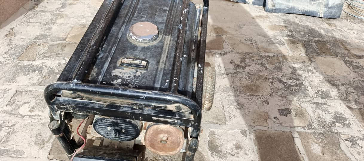 مولدة 12 للبيع مشتغلة شي قليل ومتروكة من فترة ***********
