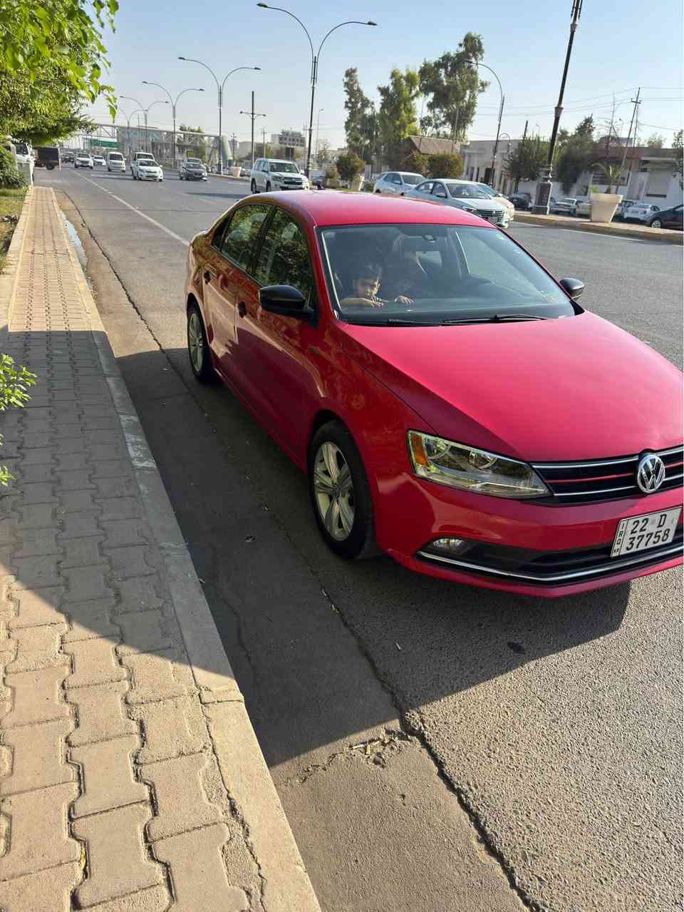 Volkswagen jetta 2015
مةكينة 18 تؤربؤ 
2 پارجةى بؤياغة بى ژؤرى بى ئةرباگ 
كةميك سةقفى تةعديلة 
باقى هةمووشتى بةشةرت 
نرخى 98 وةرةقة و مةعامةلةكى زؤر كةم 
*********** أربيل, العراق
