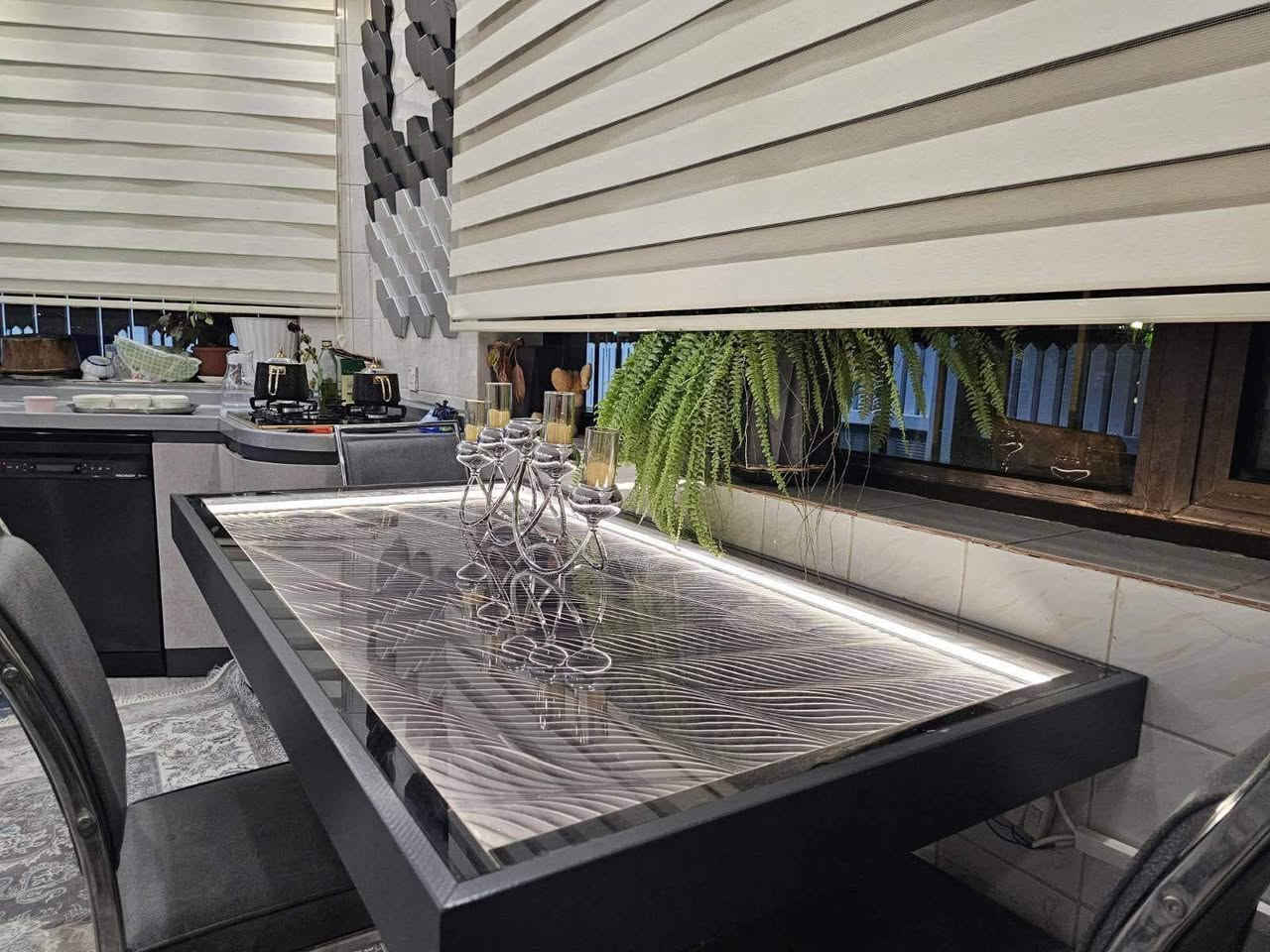 ئەم مێزوو کورسیە بۆ فرۆشتن زۆر جوان و پاک و تازەو تۆکمەیە سێ کورسی لەگەڵە
سلێمانی السليمانية, العراق


**إذا كنت صاحب هذا الإعلان وتريد حذفه لأي سبب، رجاءا أرسل رسالة إلى الدعم الفني**