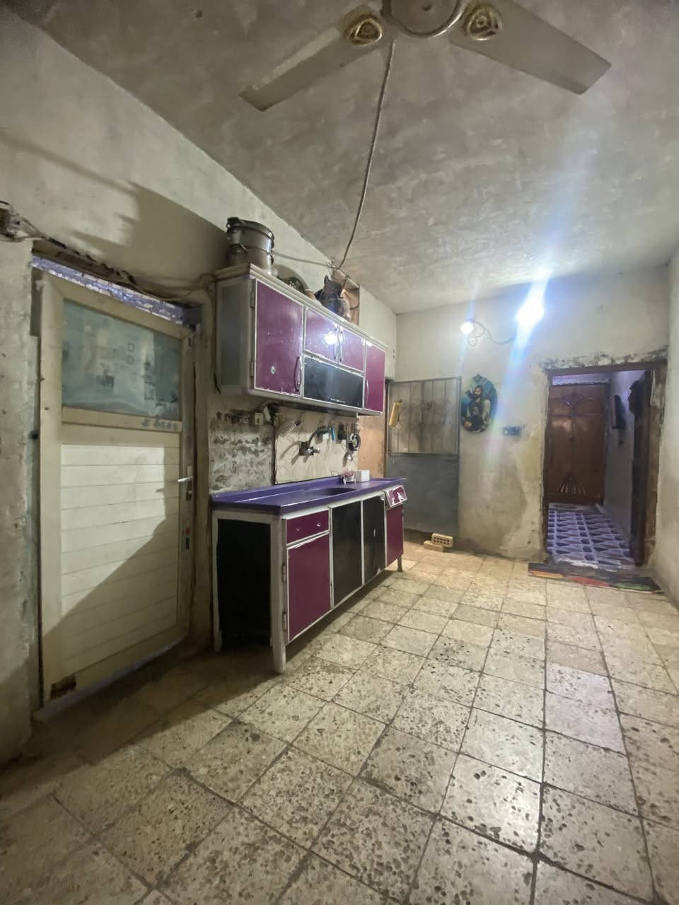 بيت للبيع قضاء الحسينية خلف جامع زينب الكبرى 
مساحه ١٠٠متر ستقبال كامله ممر ما كامل عوزه ترتيب غرفه ومطبخ وحمام عنوان شارع المواكب خلف جامع سيده زينب قريب عليه مدرسه وسوك وخدمات ع شارع سعر 73 وبيه مجال للشراي ستفسر آخر رقم *********** اتصال رصيد وتساب متواجد👍
