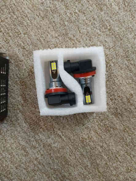 عندي هاذا لايت زيلون 
للبيع جديد 
سعرو 20 الف مكاني حي سومر 
***********
