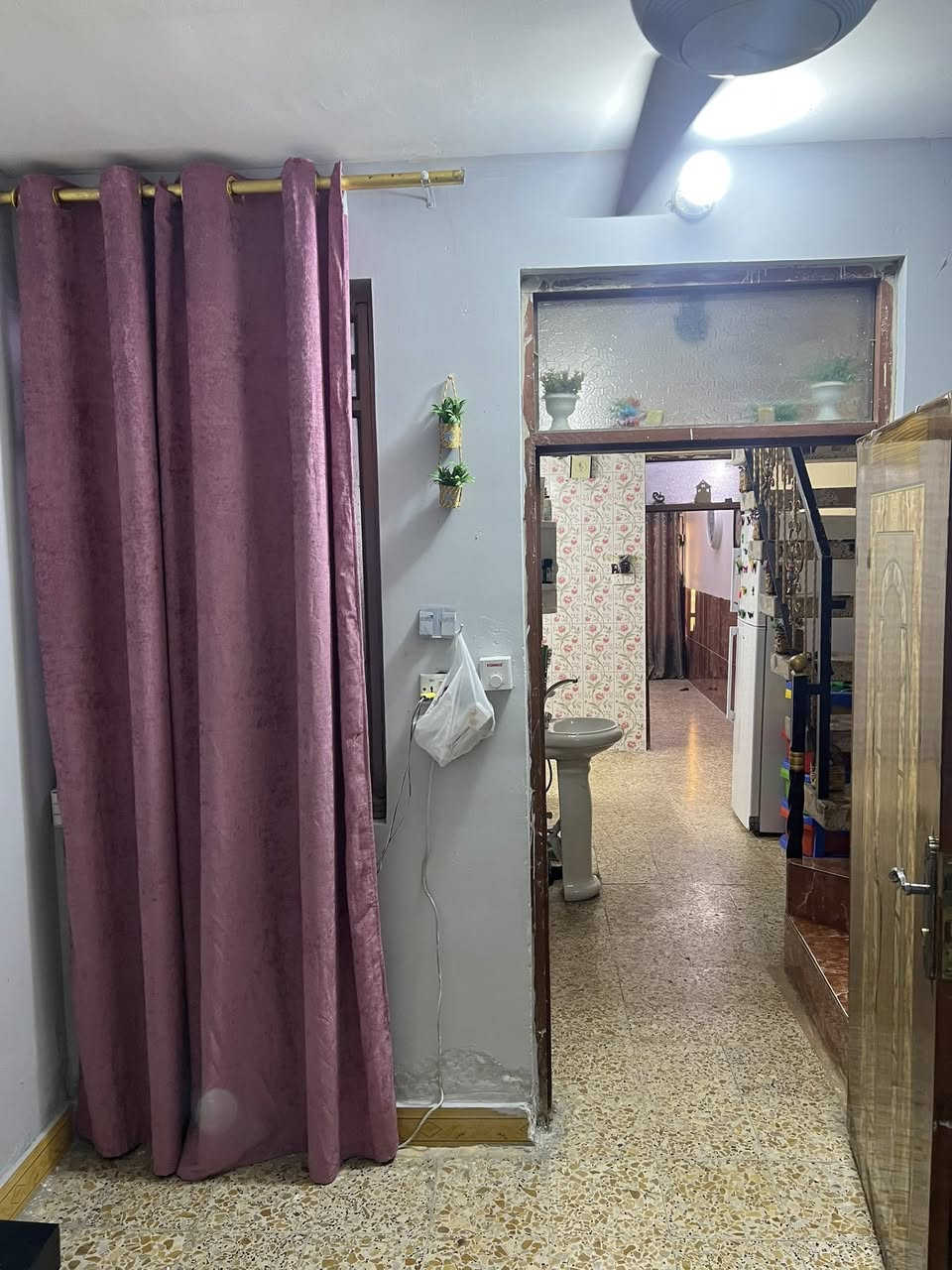 ——————————————————————

🔸 مشتمل للبيع طابو صرف مناسب ✅
50 متر  الواجهه 4م والنزال 12،5م مربع
بناء سنة  2018 تسليم🔑 درجه اولى كامل مكمل 

🔸الطابق1️⃣استقبال ومطبخ حار وبارد وصحيات وغرفه   
 الطابق… 2️⃣غرفتين نوم وصاله وبلكونه وخدمات                                  
الطابق ... 3️⃣بيتونه وسطح

 البناء كله ممتاز ودرجه اولى ونضيف مرتب 
🔸موقع الدار ممتاز جدا📍الشعب شارع الصحه خلف جامع المبرقع وقرب شركه الببسي
 (شارع عريض عرضه15 وتبليط)

+مناسب لحك قبل لاينباع ملاحظه اذ تحب تاخذه وتستثمره اجره الك ب500الف ايجار سريع  
🔸السعر: 145 مليون وقابل للتفاوض 

 
***********📞
