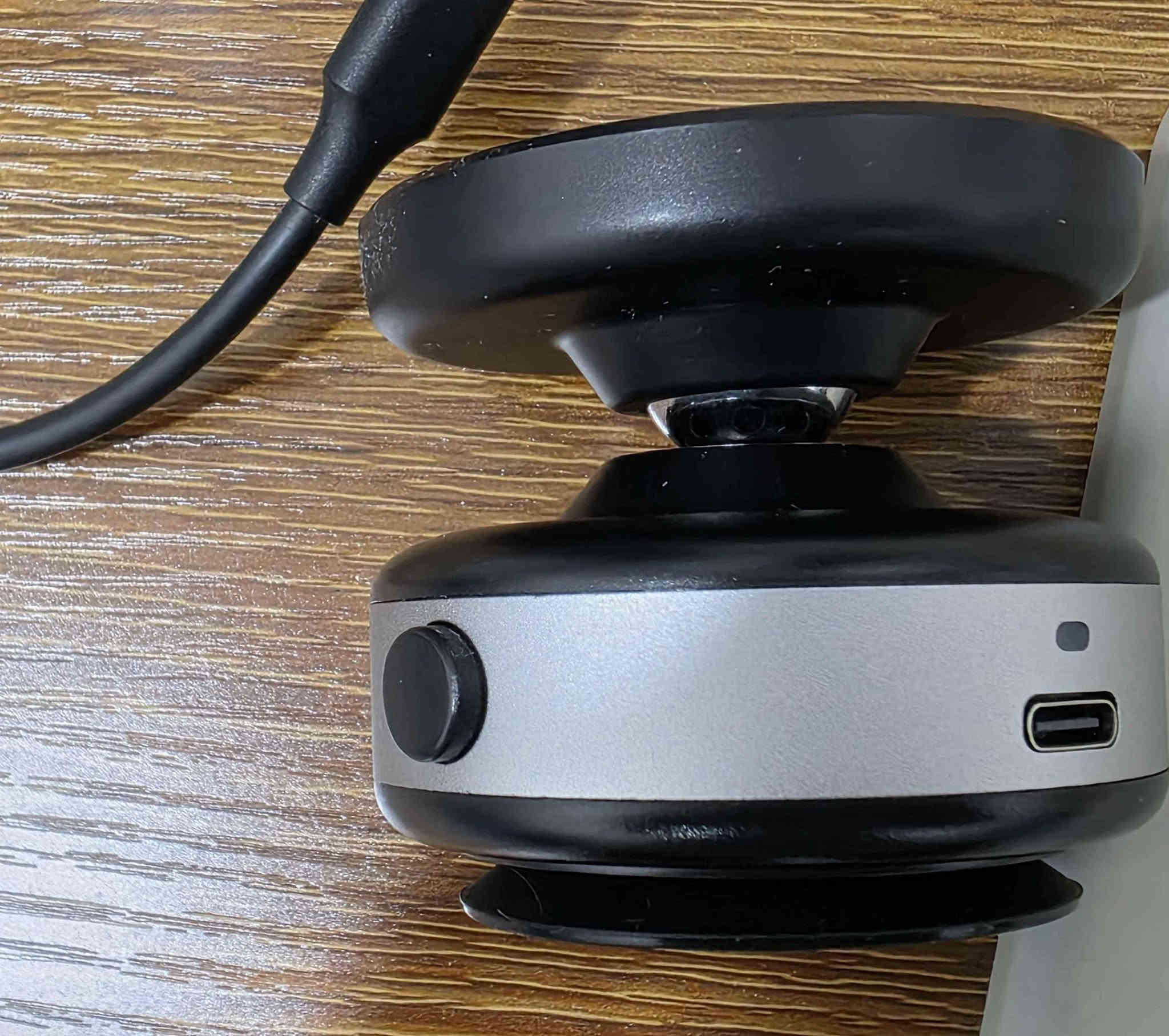 حامل موبايل كهربائي، للبيع .
التقنية: حامل بتقنية تفريغ الهواء لاصق يتم تثبيته على كافة الاسطح في السيارة او على المكاتب الادارية قابل للشحن منفذ Type-c .
الملحقات: كيبل شحن+ كارتونة .

السعر: 20 الف  .
مكاني: النجف الاشرف .
الاتصال: *********** (واتساب) . النجف, العراق
