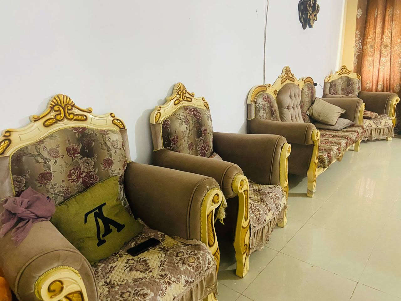 كرويتات 6 قطع  ب 300 وبيهن مجال بسيط  .. الناصريه مركز .


**إذا كنت صاحب هذا الإعلان وتريد حذفه لأي سبب، رجاءا أرسل رسالة إلى الدعم الفني**