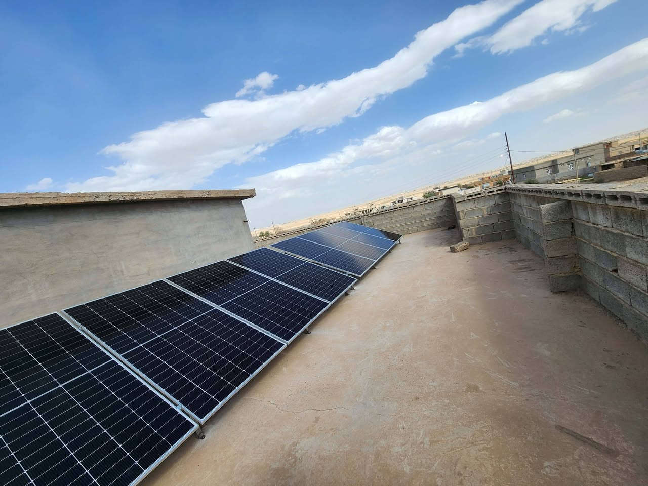 تم التنصيب ولله الحمد.
السعر: 3,600,000

اسم العميل: هشام حمادة حسين.

موقع التنصيب: صلاح الدين/ المسيحلي

مكونات النظام: بطارية 15KW، انفيرتر 6.2KW، الواح عدد 8 590W، نظام ATS  مصمم خصيصا، نظام تاريض،SPD، بورد حماية متقدم....

قدرة النظام: (16 نهاري_15 ليلي)

موقع الشركة: الشرقاط/ سديرة وسطى بالقرب من مسجد بلال الحبشي (رضي الله عنه).

للاتصال والاستعلام:

م. عبدالله ***********

م. عثمان ‏‪***********‬‏
