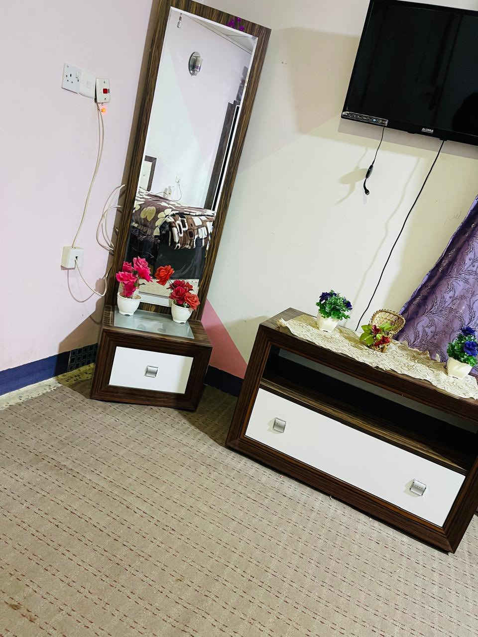 غرفه نوم تركي اصلي
ابواب سلايت تخت عراقي 
السعر 300 وبيها مجال 
للتواصل *********** او خاص
