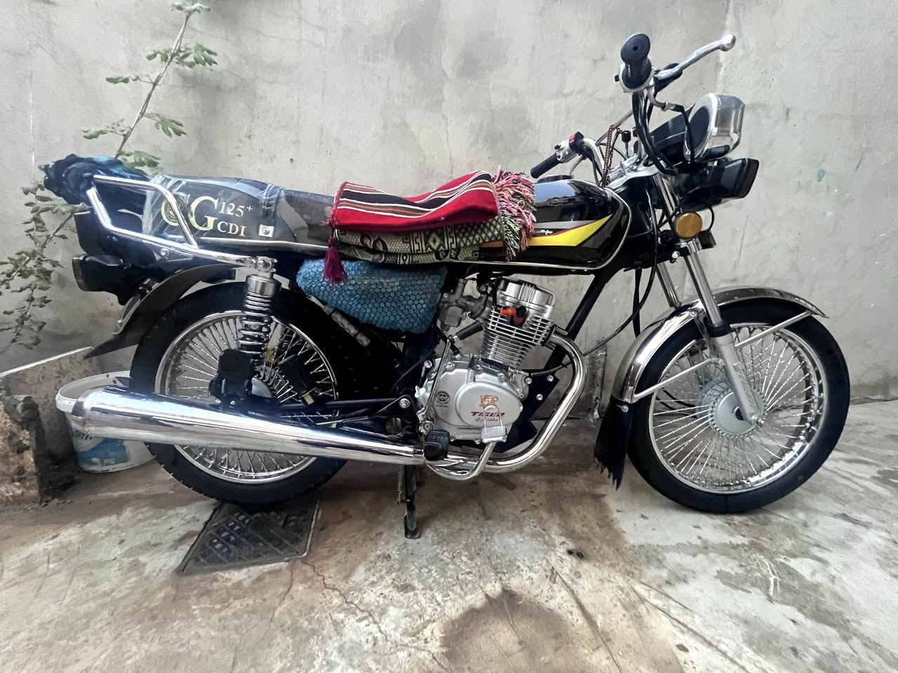 السلام عليكم عندي دراجه للبيع موديل 2023 دراجه نظافه فول سعر 650 بي مجال ***********
