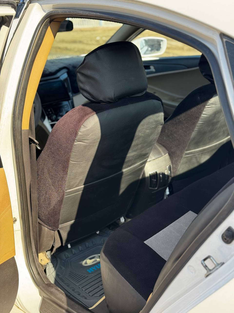 السلام عليكم سوناتا 2012 خليجي كفاله عامه ( عدى شكم شخط بارد ) السياره مكفوله مِن اي ضربه نهائي سونار موجود
سنويه ب اسمي تحويل وكاله 
مواصفات: 
تخم تاير جديد قبل اسبوع شاده 
تبريد قطعتين 
محرك دوش ٢٤٠٠ 
شفتات ستيرن 
شاشه 
كامره 
حساسات 
مري شفط 
سعر ١٢٠ 
تواصل : ***********
