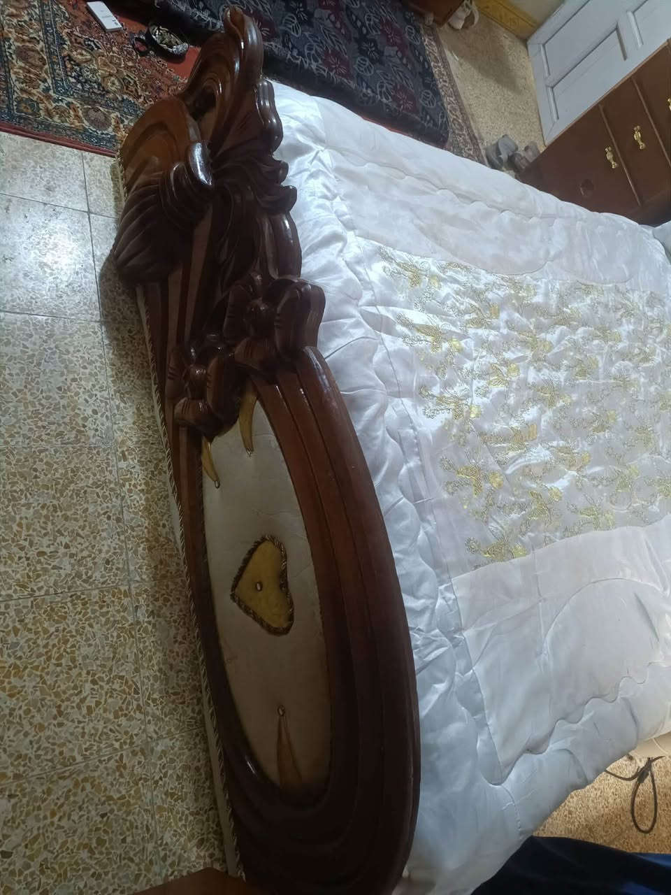 السلام عليكم غرفة نوم مستعمله نضيفه حيل السعر 550بيها مجال خاص او رقم ***********بي واتساب
