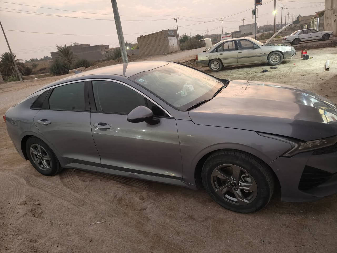 كيا فايف واريد امريكي 
موديل 22
.... سياره ماشية ٦٦ فقط 
حادثه بنيد فقط
.. 
في محافضة ذي قار 
رقمه ذي قار... 
للاستفسار ***********
