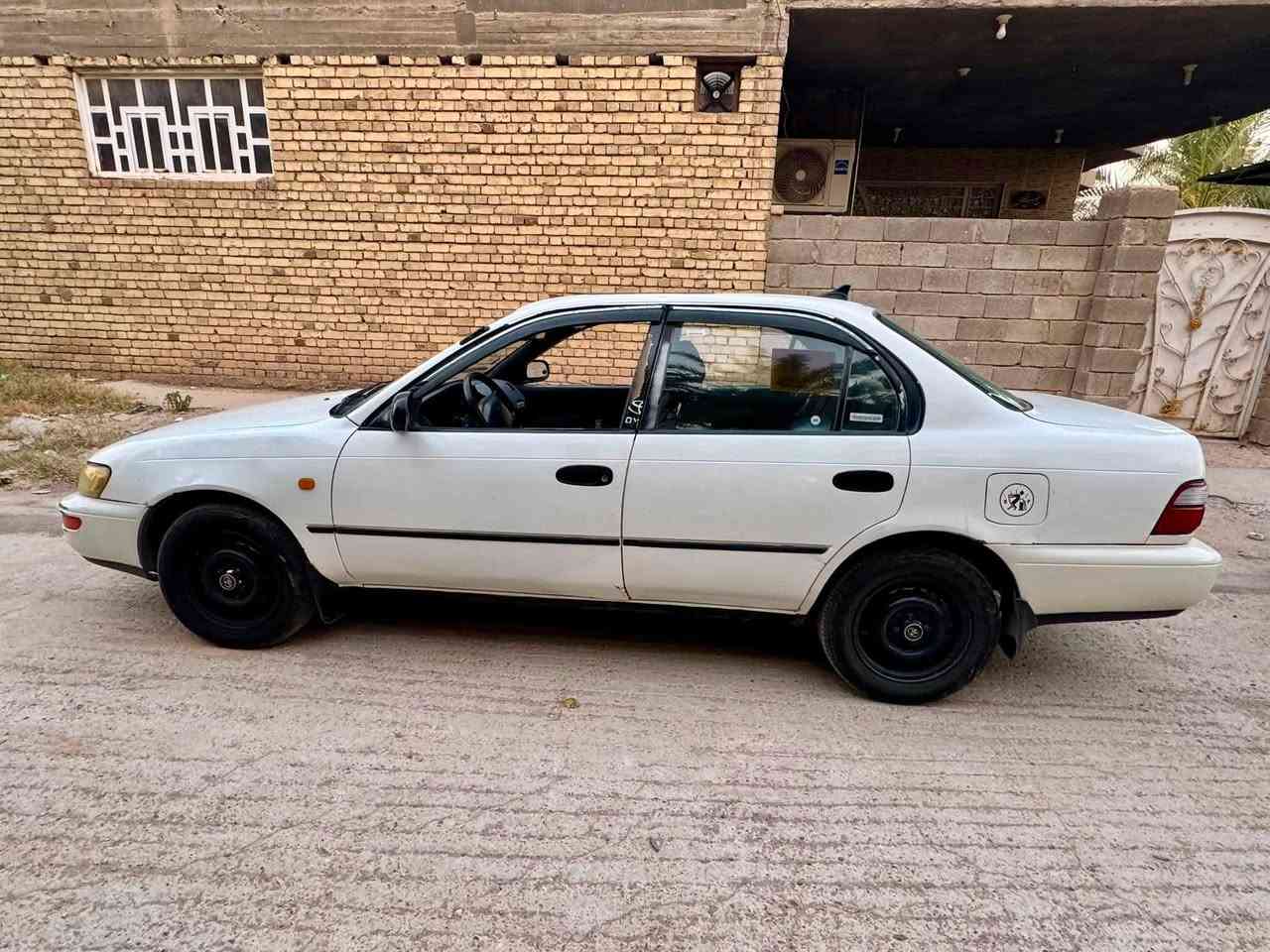 سلام عليكم 

للبيع كورلا  موديل 97 
السياره يسره بلادي وراد امريكي 
جاهزه ومانقصه شي 
تخم تاير ويل جديد 
صدر امامي خلفي جديد
شواصي ولغود مكفولات 
كهربائيات كله بلاديه وكلهن شغلات 
شاشه وكامره و بلاجكتور زنون شالدله  
السعر 65 ورقه وبيه مجال 
مكاني واسط الكوت قضاء الاحرار 
***********
