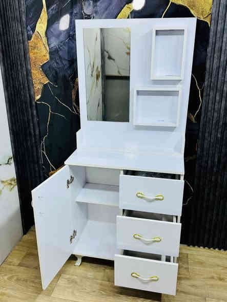 ميز تواليت السعر 95 الف
توصيل بغداد 5
اطراف 10
محافضات 25
للحجز خاص او واتساب  ***********
