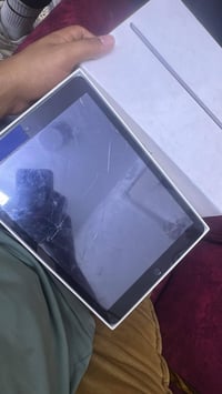 ايباد ٩ • شاشة مكسورة • الاعظميه