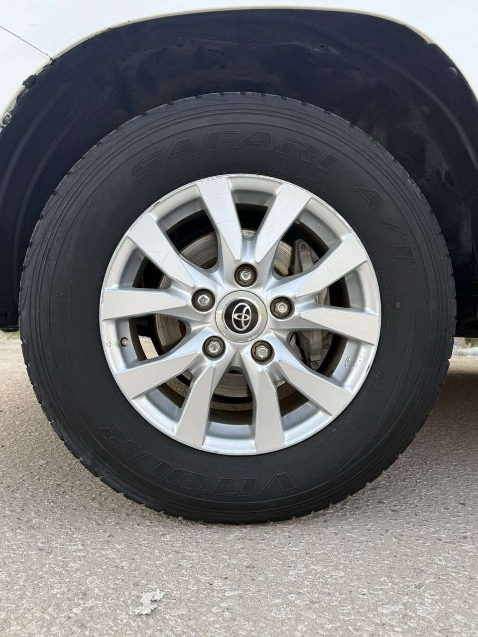 السلام عليكم 
لاندكروزر موديل 2013صبغ 3قطع بدون داخل باب السايق وجامع خلفي والباب عكس السايق السيارة نظافة 100/100 دواخل زيرو مكينه ممفتوحه جاهزه من كلشي السعر 3200 ثلاث شدات وعشرين والي ميعجبه السعر يعبر المنشور بالصلاة على محمد وال محمد  رقم بغداد باسمي تحويل مباشر
***********
***********
