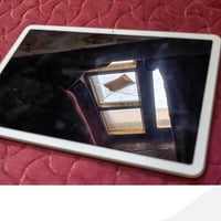ايباد ان فنكس • ١٢٨ • شاحن وسماعات بكارتون