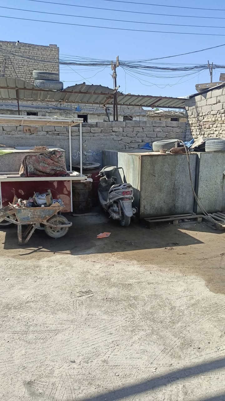 سلام عليكم موقع للبيع  مكان شارع عشرين يم دويرة  مجاز ٣٠٠ كي  مكلف بل نشر رقم ***********
