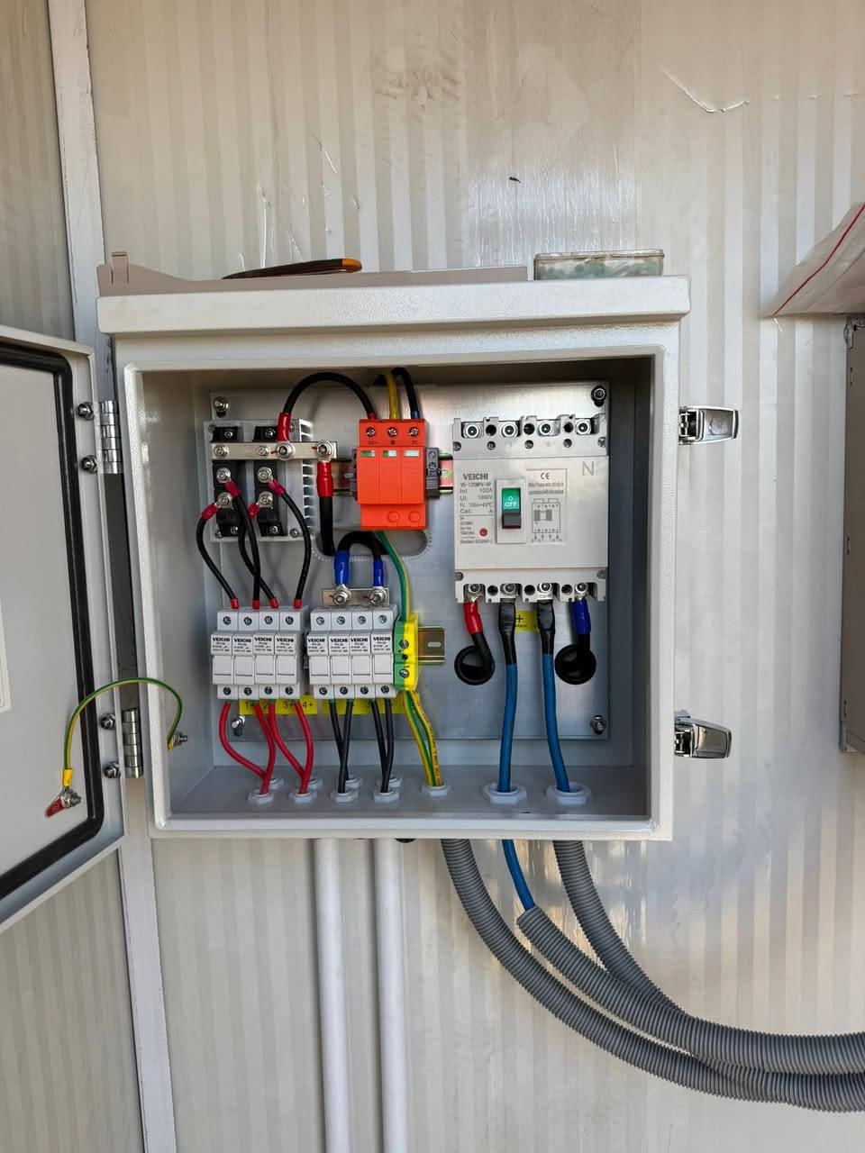 تم بحمدالله تنصيب (1)منضومة طاقة شمسية زراعي بقدرة (30) حصان
#مخمور_ابراهيم_باول

الواح لونجي 615واط عدد (60) ضمان (15) سنه

انفيرترات فيجي ضمان (5) سنوات عدد (1)

كمباينر بوكس فيجي بورد ضمان (5) سنوات عدد (1)

#توفر_نظام_البيع_بالتقسيط 

ضمان حقيقي :
- انفيرترات IP20 ضمان 4 سنوات .
- انفيرترات IP66 ضمان 10 سنوات استبدال .
- بطاريات ضمان 7 سنوات .

🔋 لماذا تختار Crown؟

منتجات عالية الجودة تشمل بطاريات الليثيوم LiFePO4 وأنفيرترات الطاقة الشمسية.
ضمان حقيقي على منتجاتنا لتوفير راحة البال.
دعم فني متكامل .
أسعار تنافسية تناسب السوق المحلي والعالمي.

📦 مع مستودعاتنا المنتشرة في دبي 🇦🇪 والعراق 🇮🇶، نحن نضمن توفر المنتجات بشكل دائم وعلى مدار العام.

🎯 اغتنم هذه الفرصة الفريدة وكن جزءاً من شبكة  Crown لتقديم حلول الطاقة الشمسية المبتكرة في العراق.

 
📢 للاستفسارات والتعاون التجاري، يمكنكم التواصل معنا عبر:
📱 كورك : ***********
📱اسيا    : ***********
📱زين     : ***********
  
📧 البريد الإلكتروني:  
Info@durablesolutions-iq.com  
  
🌐 موقعنا الإلكتروني:  
www.durablesolutions-iq.com  
  
📌 موقعنا (1)
اربيل - شارع 120م، سايدين بنصلاوة القديم، مقابل بانزينخانة باكور . 
 
📌 موقعنا (2)
الموصل - سايدين حي الوحدة - قرب بانزيخانة نينوى الشرقية .
  
#أنظمة_الطاقة_الشمسية #تدريب_متقدم #الطاقة_المستدامة #تقنية_الطاقة #الطاقة_الشمسية #حلول_الطاقة #استدامة #توفير_الطاقة #اربيل #كردستان_العراق #بطاريات        
‏#DURABLE_SOLUTIONS #Solar_panel #Solar_energy #clean_energy #Batteries #crown #genus #suness #veichi #Longi #Jinko
