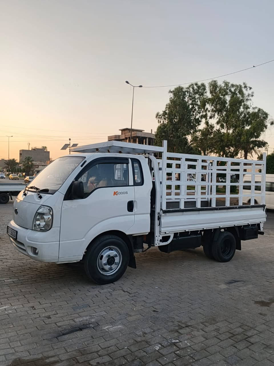 السلام عليكم للبيع كيا. فحل مديل.2011 . رقم بغداد إنكليزي  تحويل مباشر.تاير خلفي 14.  محور. شاصي كفاله.محجر غلاف دوشمه جاهز. محرك 4000. كير. اكسن.حداده. تخم. تاير.كله نظيف . السعر 110.  وبي مجال.مكاني بغداد هـ. ***********
