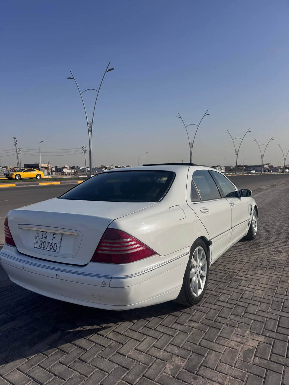 مارسدس غواصة مديل 2002 رقم بصره دولي بسمي 
سنوية لل2027
حدادية 100% ويل اس قياس 17 تخم جديد 
لارج باب طويل تنتة شغالة 
تبريد شغال غرفة جديدة 
محرك 350 
كهربائيات كلها شغالة عدى السنتر لوك 
مكاني البصرة السعر 90 
رقمي *********** البصرة, العراق
