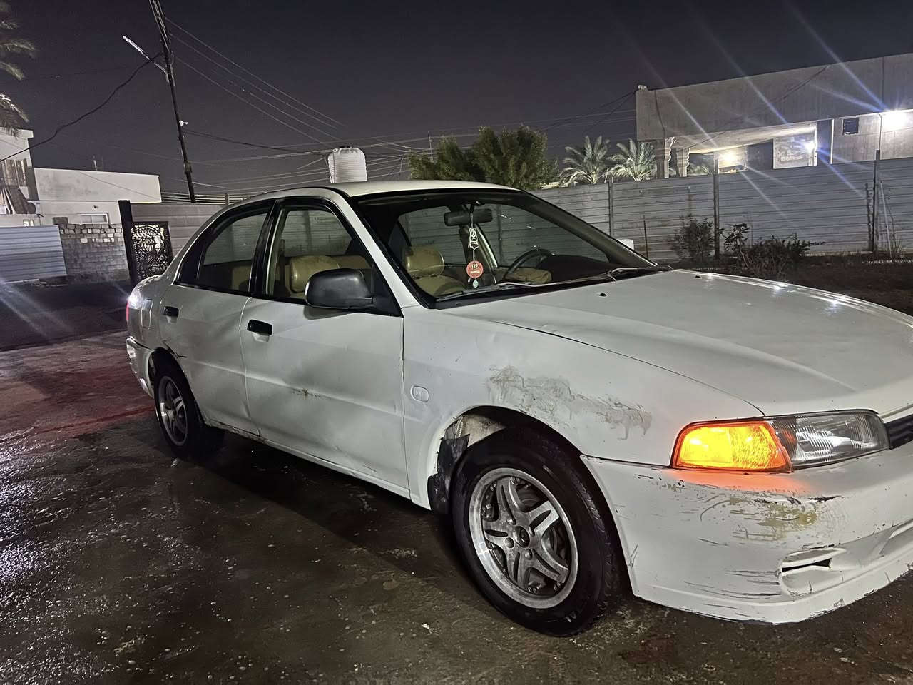 سلام وعليكم 
سيارة للبيع 
نوع سيارة ماتسيوبوشي ميراج 
موديل 2000
سنوية حديث لسنة 2030
رقم انكليزي بغداد 
سيارة جاهزة كامل مواصفات مال بيت تدفئه مع تبريد 
تخم تاير جديد دواخل مال شركة + كير ومحرك مكفول كفالة عامة بدون صبغ مثل ما موضح في الصور 

السعر  على خاص 
رقم الموبايل :*********** للأتصال
‎*********** واتساب فقط 
العنوان بغداد ابي غريب
