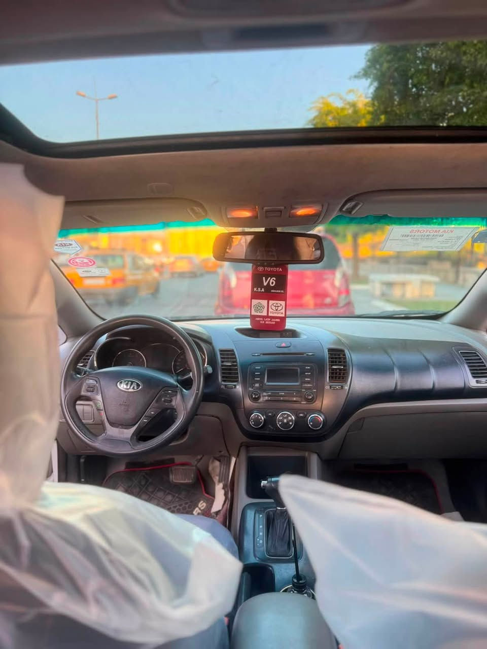 السلام عليكم
سيراتو ٢٠١٧ خليجي مكفولة كفالة عامة 
مواصفاتها موضحة بالصور 
رقم بغداد الدولي باسمي 
مكان السيارة بغداد السيدية 
السعر ١٢٥ ورقة وبيها مجال 
للاتصال : ***********
