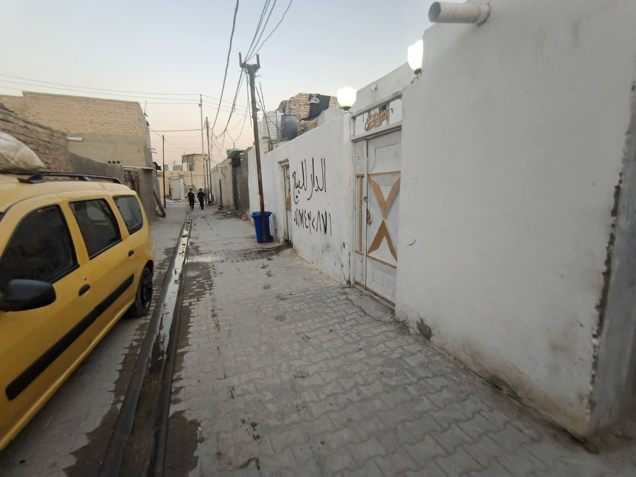 بيت للبيع بمنطقة الرُضوية 5، قريب من مدرسة البطولة،
🏠 تفاصيل البيت:

- المساحة: 170 متر

- يحتوي على: غرفتين نوم، صالة ، مطبخ نظيف، ساحة واسعة، مضيف ، وحمام 
-بنيانة بلوك. وسكف عكاده
- البيت نظيف وجاهز للسكن، 

📲 للاستفسار  على واتساب:  2871 143 0787
