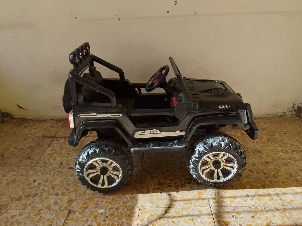 سلام عليكم عندي سيارة شحن بيهة عطل بصيط جديدة متواجد علئ الواتساب ***********
