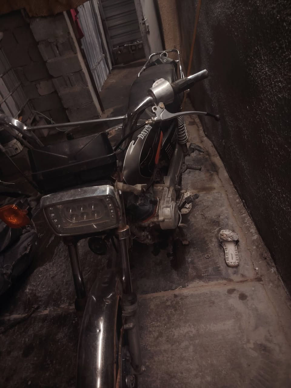 نامه للبيع  مكان بغداد البياع رايده ب٢٧٥
بيه مجال حك الجيه *********** كلشي شغال بيه
