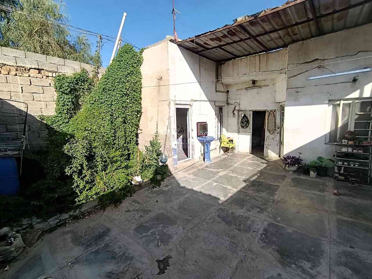 السلام عليكم بيت 🏫 160متر للبيع
يحتوي على ستقبال معزول 
غرفتين 
مطبخ 
حولي 
درج خارجي 
حديقه 
مخزن خارجي او غرفه خزن 
حمام 
صحيات 
ترك خلفي 
السعر 44 او بي مجال بيع مستعجل 
العنوان .. الشعله شارع 60 الدوانم قبل السجه باتجاه قريه عبد الواحد 
قرب جامع الامام جعفر الصادق عليه السلام او قرب شارع ابو طياره 
الاستفسار 
الارقام..*********** واتساب
