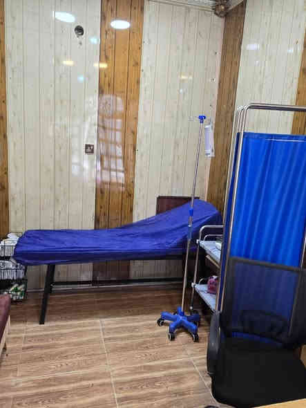 بسم الله الرحمن الرحمن إلى اهلنا في دور الزراعة تم بفضل الله افتتاح عيادة نبض التمريضية المرخصة وباادارة كادر متمرس ومؤهل ومرخص لتقديم الخدمات الطبية كافة 
عنوان العيادة دور الزراعة الاولى مقابل عيادة الدكتور سيف الدهلگي ومجاور صيدلية مصطفى عدنان 
خدماتنا 
🔹قياس الضغط والسكر..
🔹قياس العلامات الحيوية(نسبة الاوكسجين ،معدل ضربات القلب ،الحرارة )
🔹تركيب الكانيولا واجراء اختبار الحساسية .
🔹إعطاء الحقن (عضلي / وريدي).
🔹تغيير الضمادات والعناية بالجروح.
🔹رعاية ما بعد العمليات الجراحية 
🔹تركيب القسطرة البولية (صوندة ادرار ).
🔹عمليات صغرى .
🔹العناية بالحروق والقدم السكري .
🔹خياطة الجروح ورفع الخيوط الجراحية.
🔹ازالة الزوائد اللحمية.
🔹عمل الحجامة . 
🔹ثقب الأذن .
🔹تنظيف الاذان بواسطة جهاز متطور عن طريق الكامرة .
وتتوفر خدمة التمريض المنزلي 
بإشراف ممرض مؤهل ومرخّص، وبكل خصوصية واهتمام.
راحتك وسلامتك مسؤوليتنا.
للحجز والاستفسار:
***********
[واتساب /  / فيسبوك]
#تمريض_منزلي #رعاية_صحية #خدمة_طبية_لبيتح
