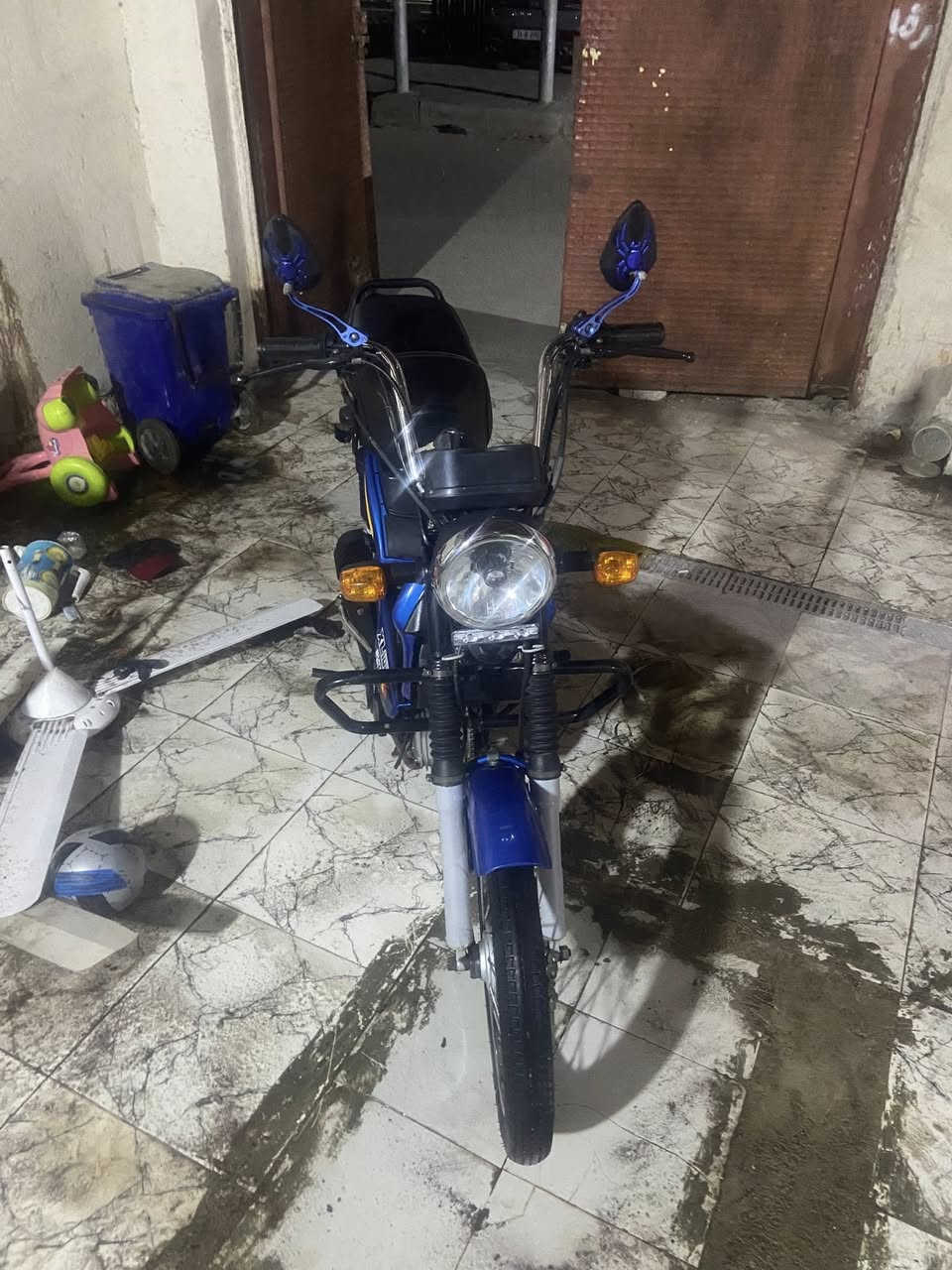 السلام عليكم
دراجه tvs اوتماتيك محرك 70 cc
مديل ٢٣ بلاديه ماملعوب بيها نضافتها فول 
كهربائيات ماملعوب بيها كامله 
نقصها بس الزنجيل بي صوت 
سعرها. ٦٥٠ وبيها مجال 
رقمي ***********
