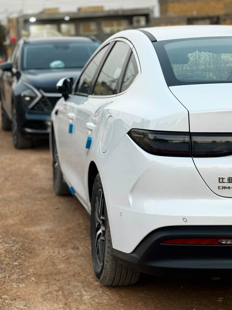 BYD
نوع سيل 5 الفول مواصفات 
ماشيه ع كهرباء 2000 ومكينه5000
المواصفات

فتحه
حساسات امامي+خلفي 
نقاط عمياء 
رادار امامي 
رادار جانبي 
رادار خلفي 
كامرات عدد11
تبريد قطعتين 
اوتو بارك بمعنى تطبك وحدها 
شاشه كبيره 
سياره ع وضع الشركه بعد بيها هواي مواصفات معروفه 
غير متواجد ع فيس 
متوفر واتساب راسلني وتدلل 
*********** 
عنوان كوت
