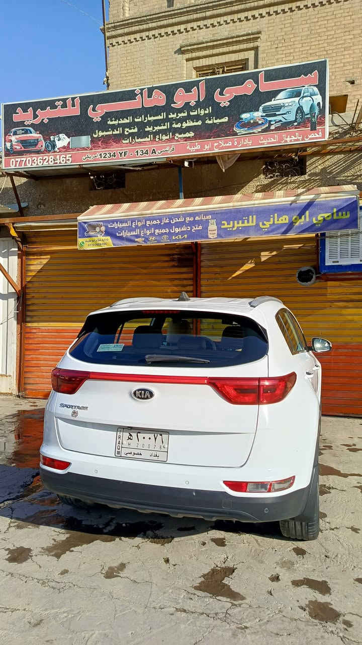 سبورتج موديل 18  خليجي مواصفات السياره زراق لايت مري شفط حساس مطري حساسات خلفي وامامي شاشه كاميرا سياره مكفوله لا صبغ ولا بارد ولا تبديل سياره باسمي تحويل مباشر موقع السياره بغداد البياع محرك وقير مقفولات برغي ما مفتوح بها على وضع الشركه سياره نظيفه استخدام قليل للاستفسار هذا رقمي *********** السعر المطلوب 190 ورقه
