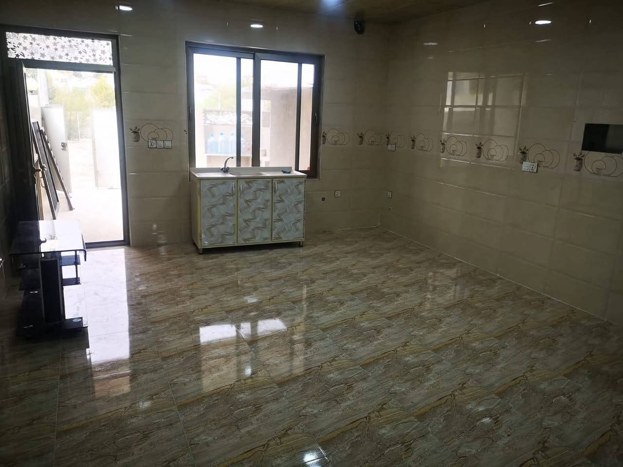 بيت للبيع مساحه ١٠٠م طابقين منطقة ازادي سرميدان بسعر مناسب للاستفسار واتس***********
